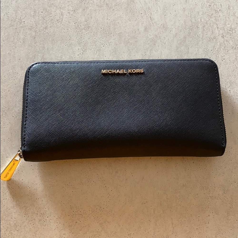 Black Saffiano Leather Michael Kors Jet Set Wallet